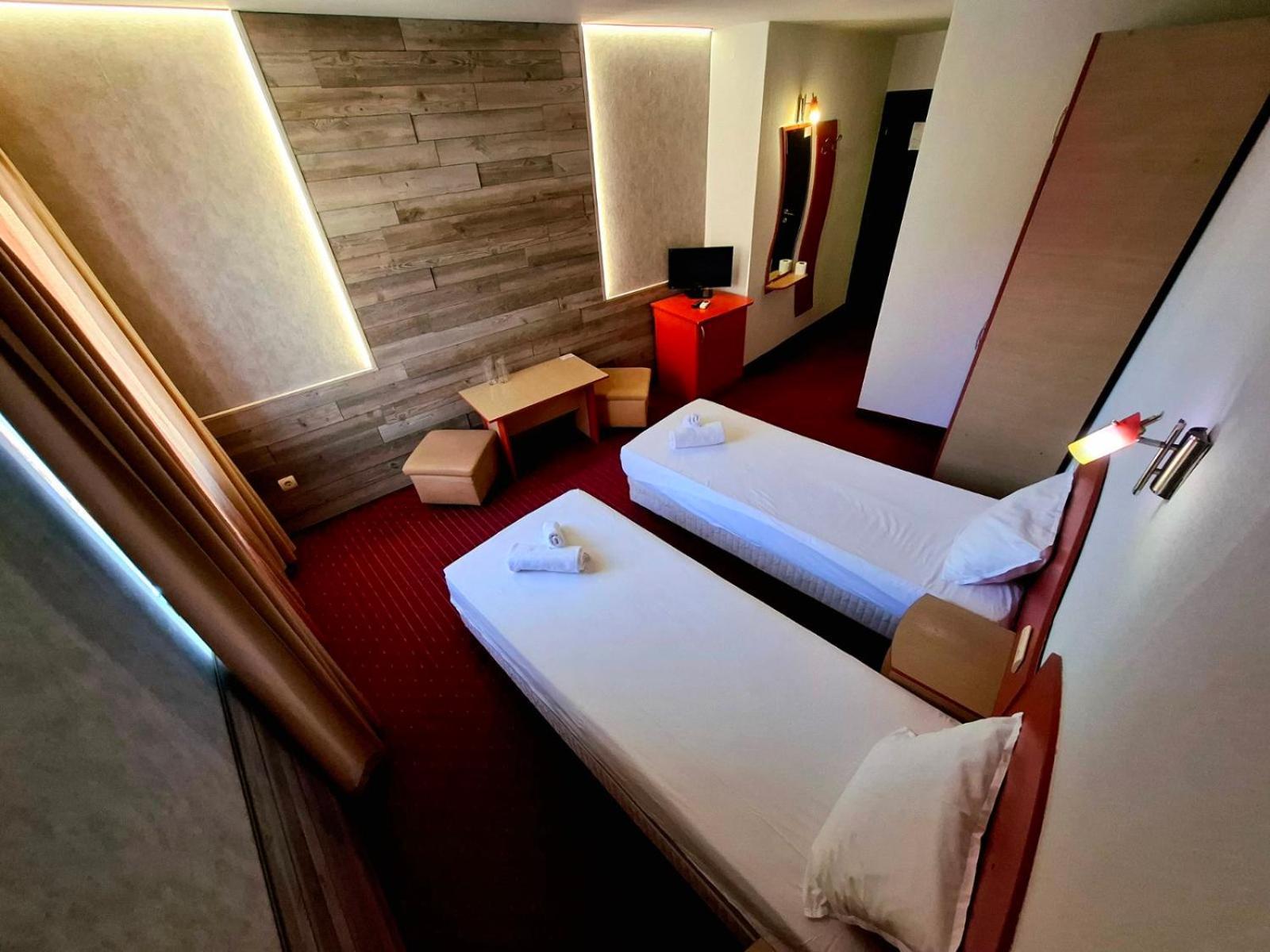 Korona Hotel Yukarı Cuma Dış mekan fotoğraf